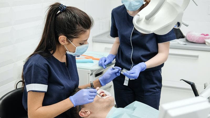 Implantologia Italiana: Il Risparmio Dentale a Portata di Mano a Palermo